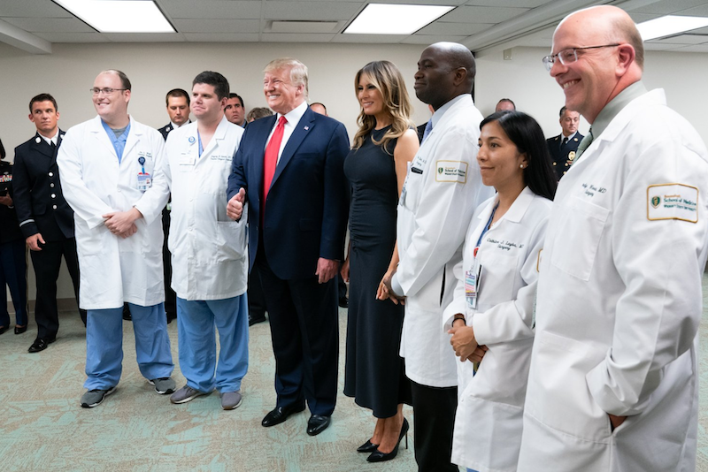 Illustration for article titled I Can't Unsee These Photos of Trump